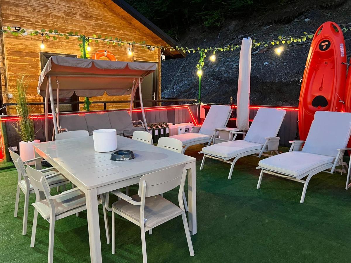 Holiday Bicaz Bungalows On The Lake Exteriör bild