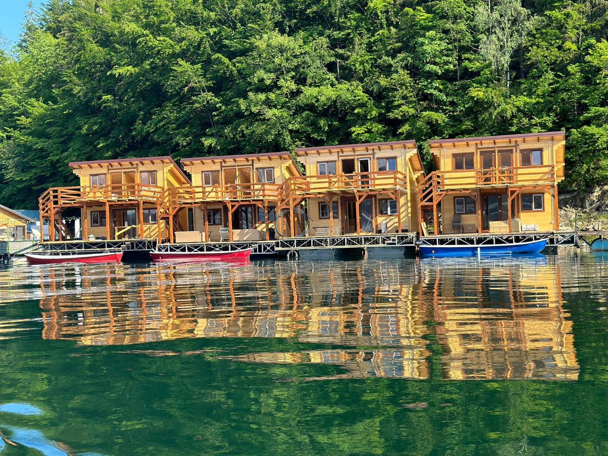 Holiday Bicaz Bungalows On The Lake Exteriör bild