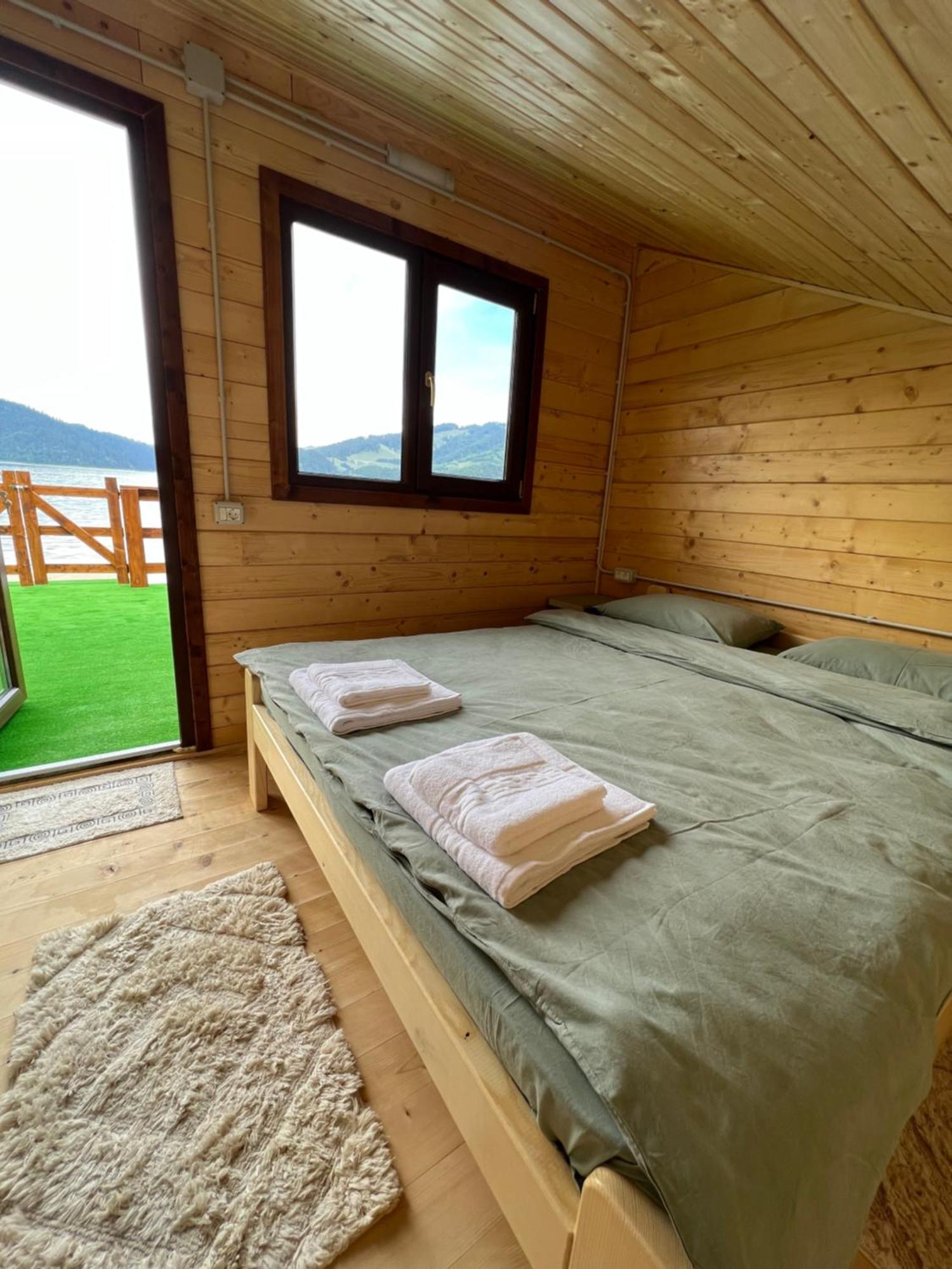 Holiday Bicaz Bungalows On The Lake Exteriör bild