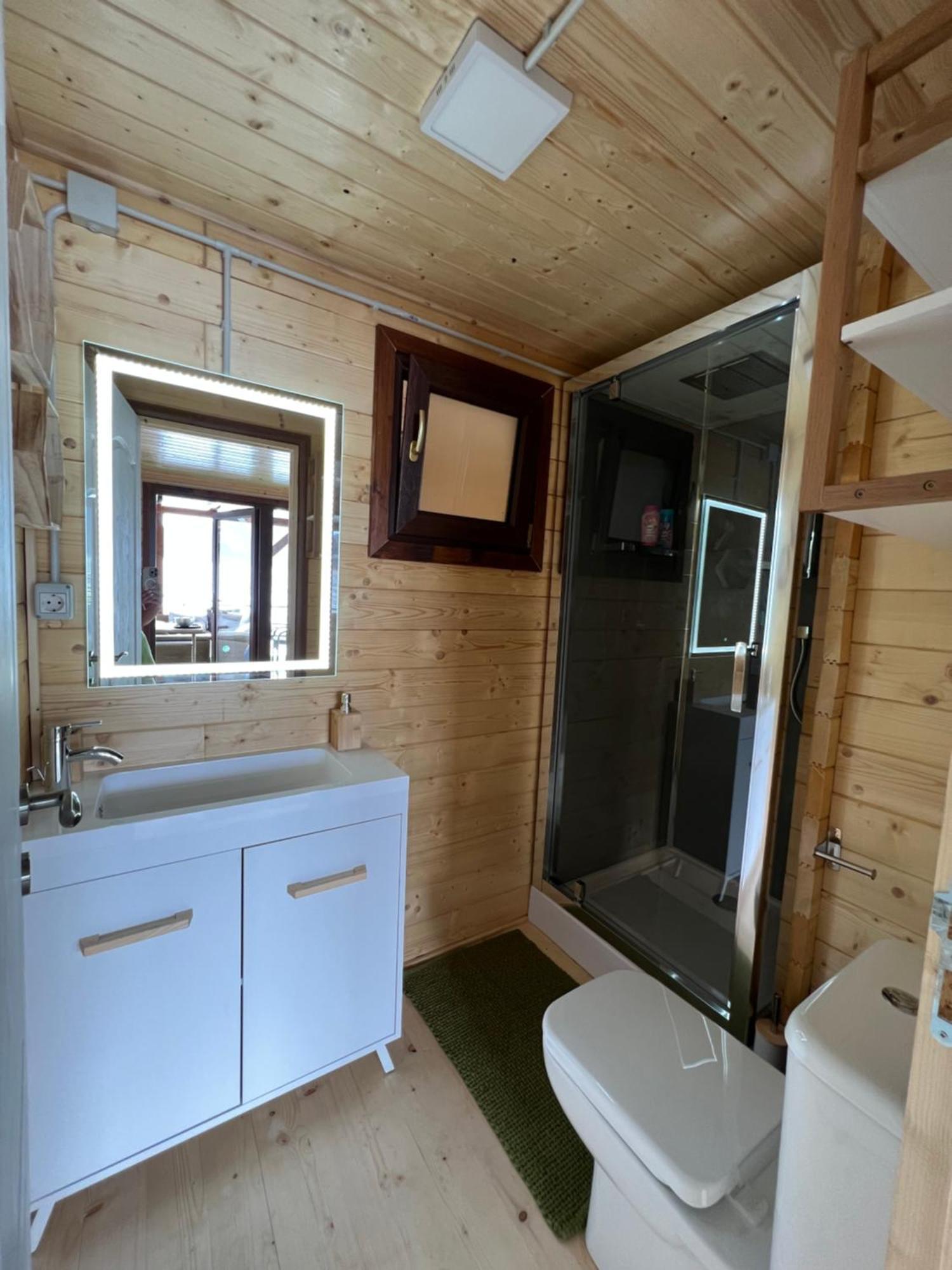 Holiday Bicaz Bungalows On The Lake Exteriör bild