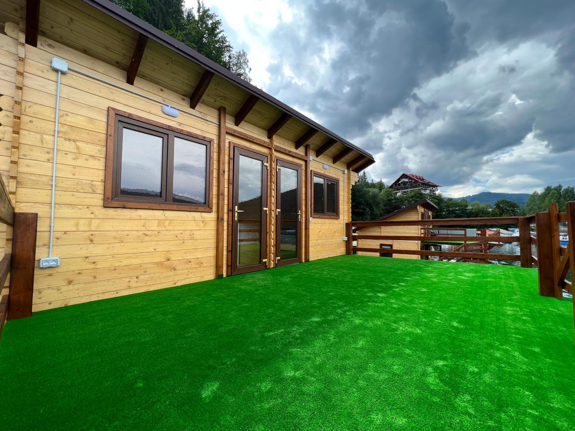 Holiday Bicaz Bungalows On The Lake Exteriör bild