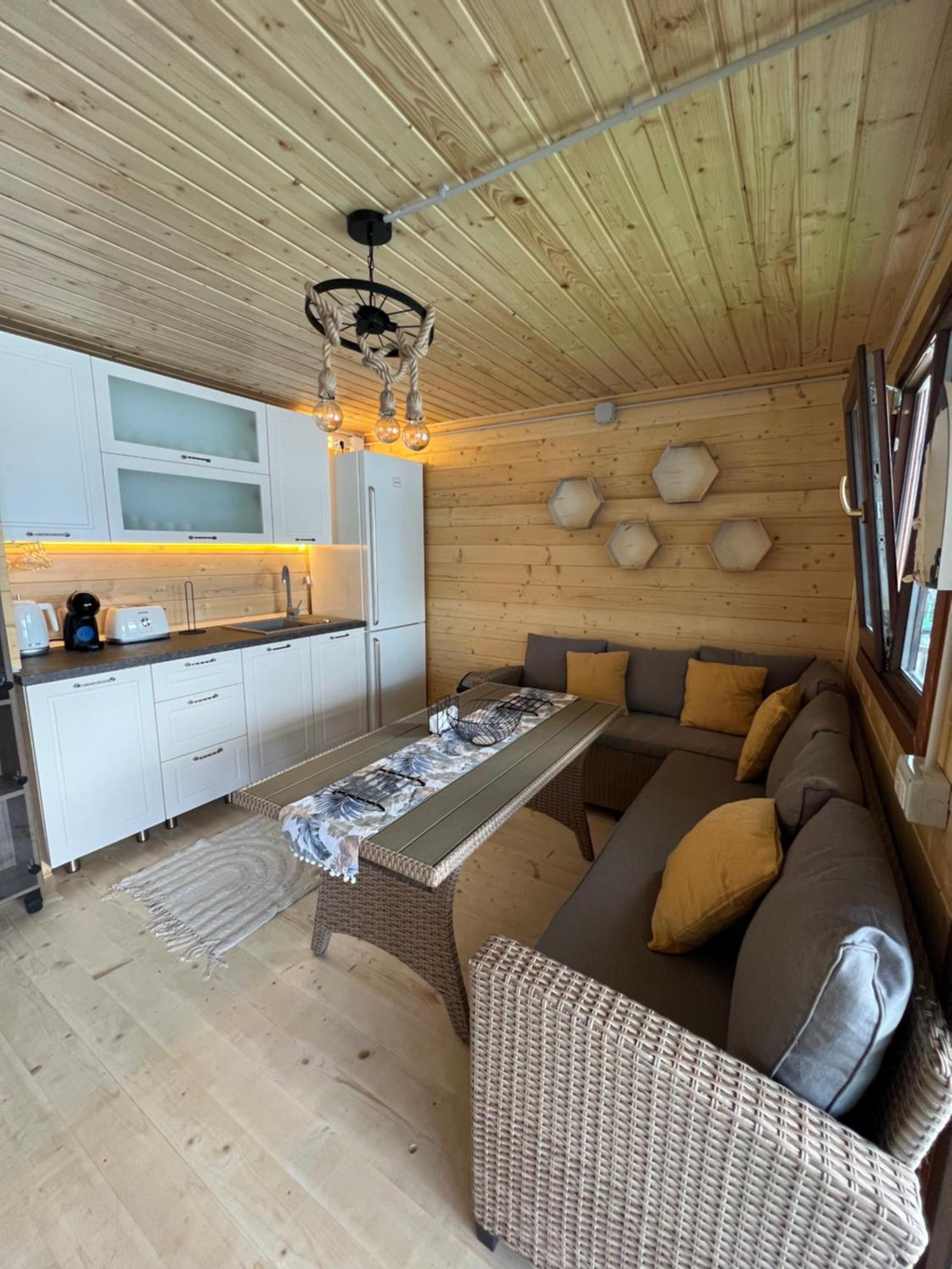 Holiday Bicaz Bungalows On The Lake Exteriör bild