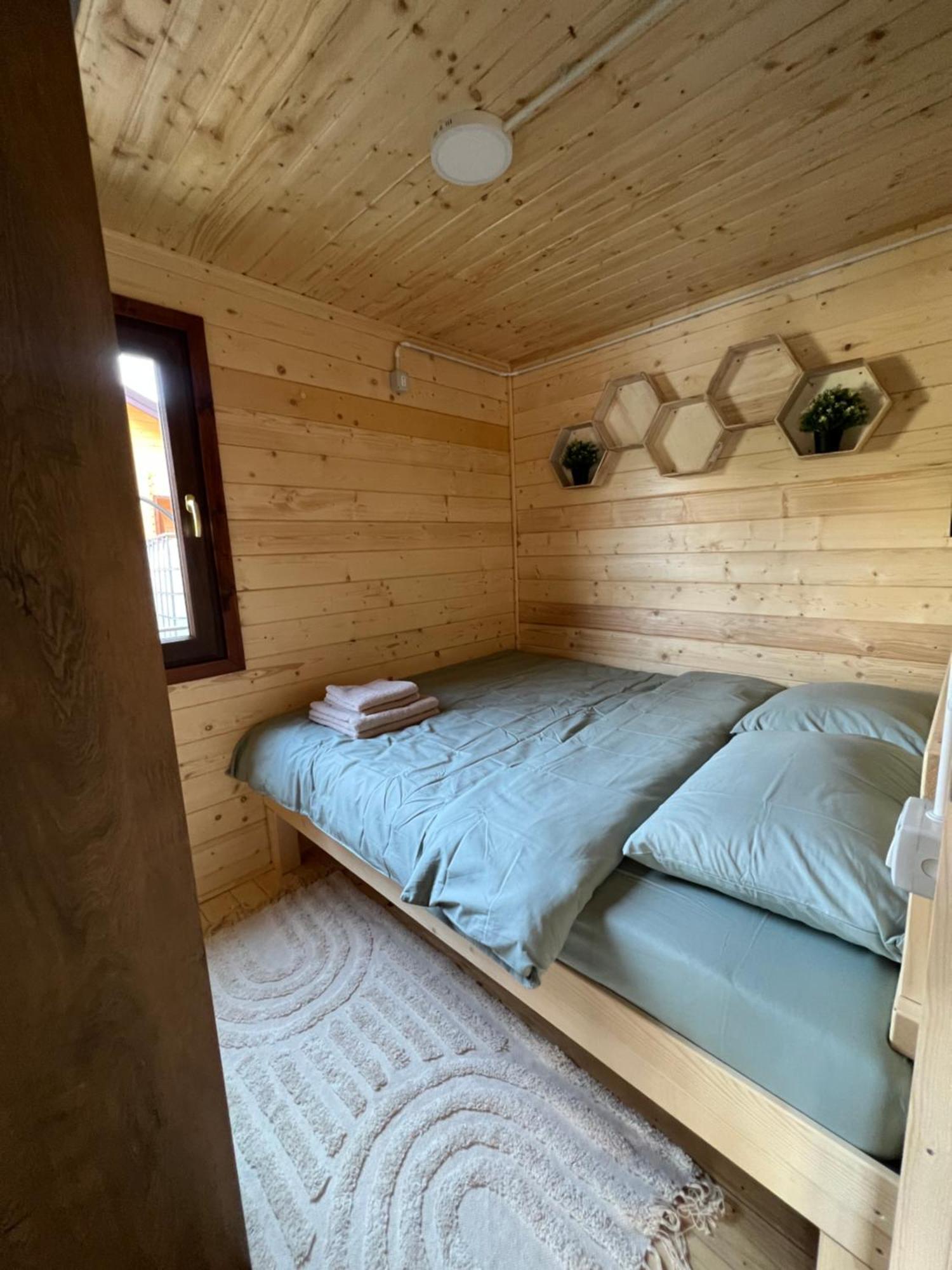 Holiday Bicaz Bungalows On The Lake Exteriör bild