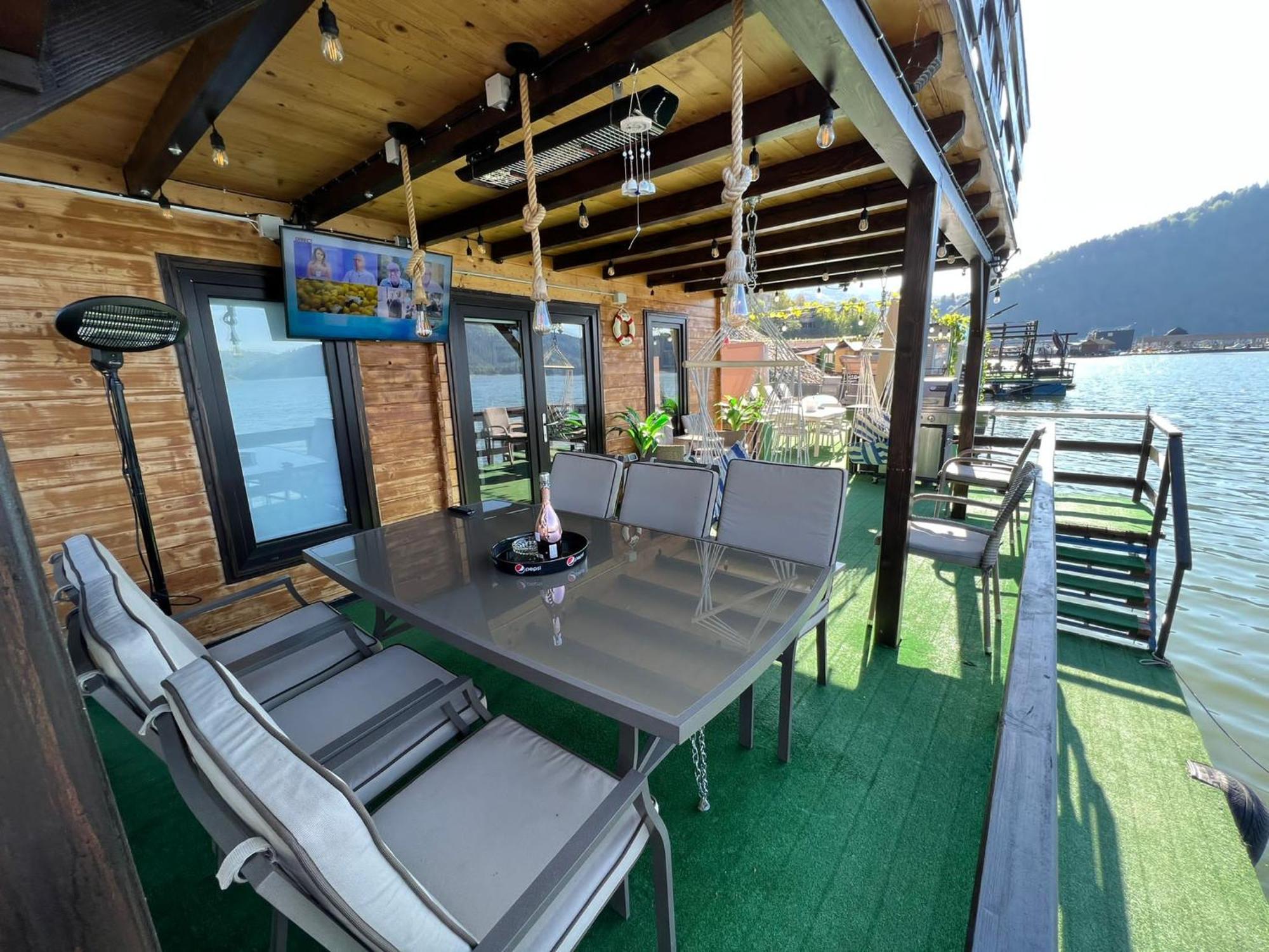 Holiday Bicaz Bungalows On The Lake Exteriör bild