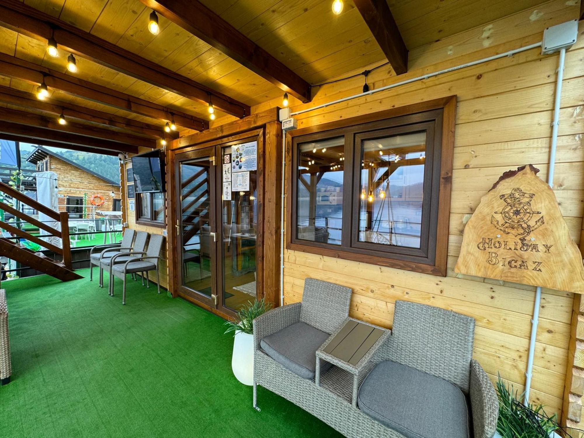 Holiday Bicaz Bungalows On The Lake Exteriör bild