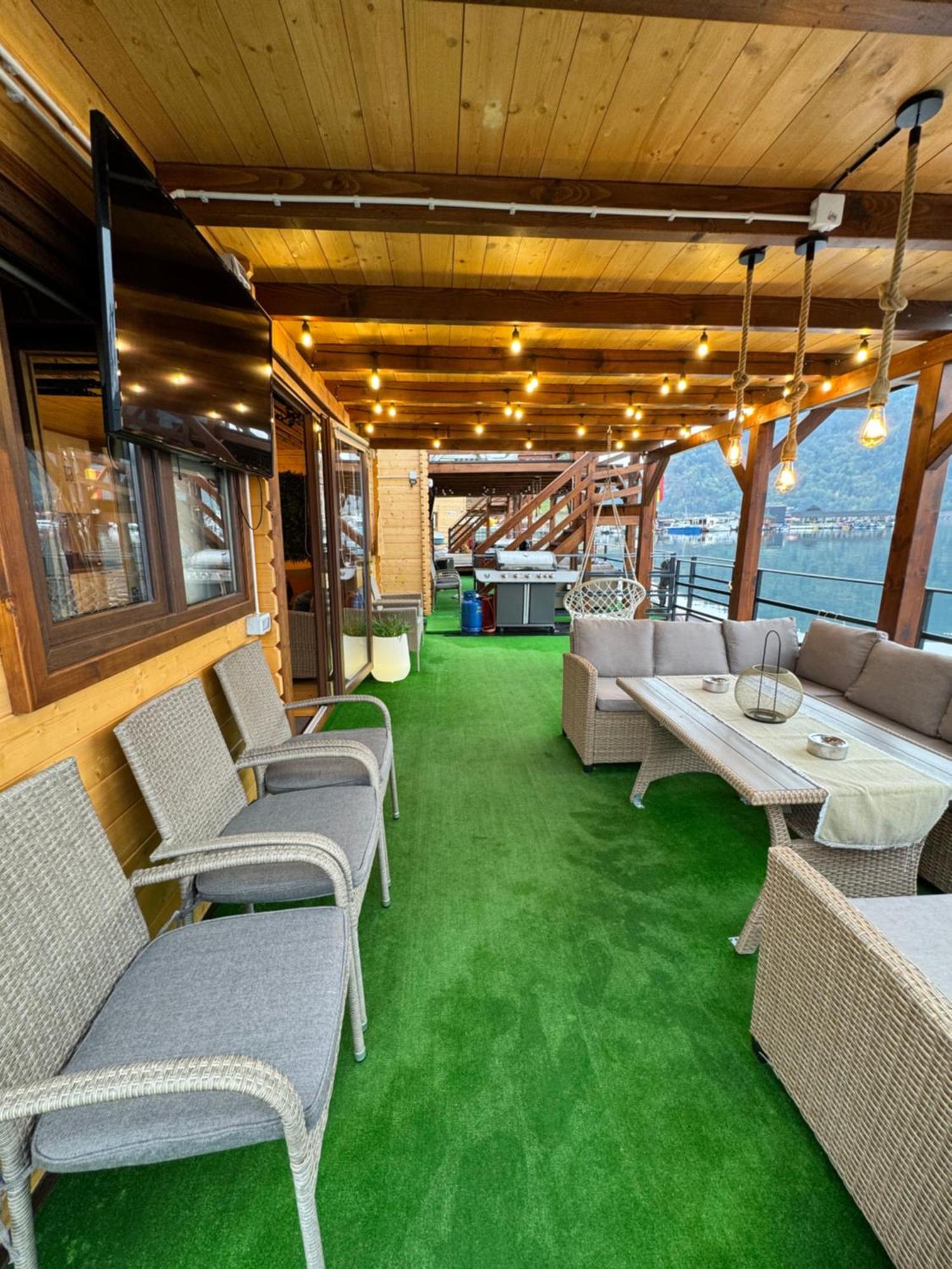 Holiday Bicaz Bungalows On The Lake Exteriör bild