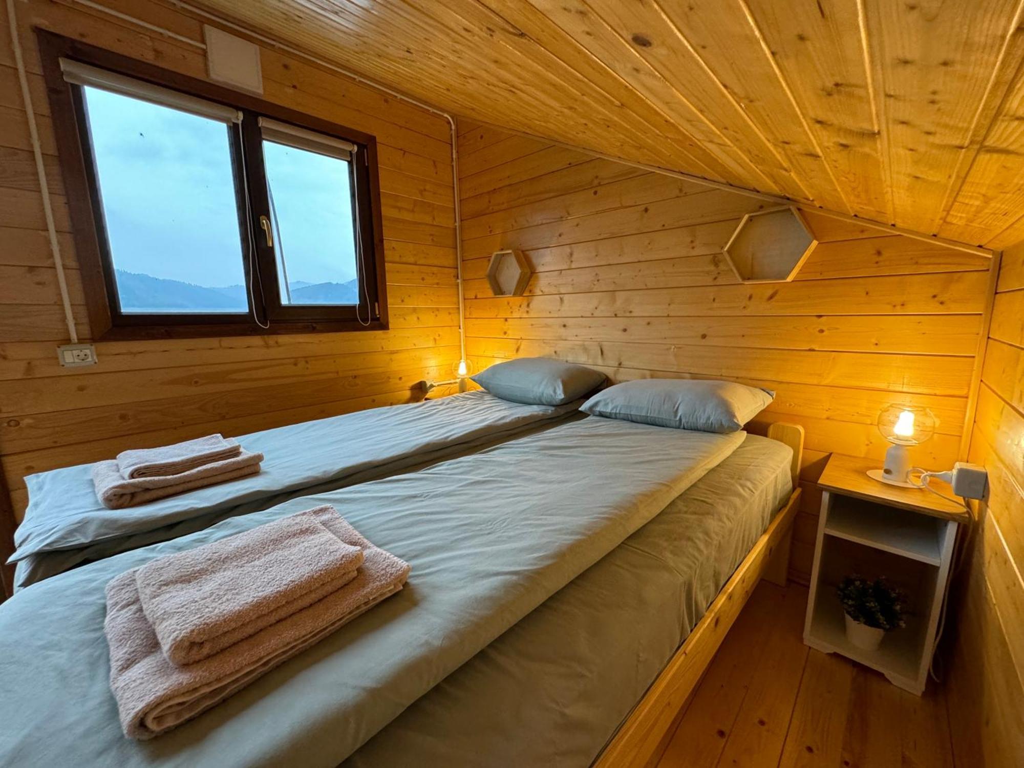 Holiday Bicaz Bungalows On The Lake Exteriör bild